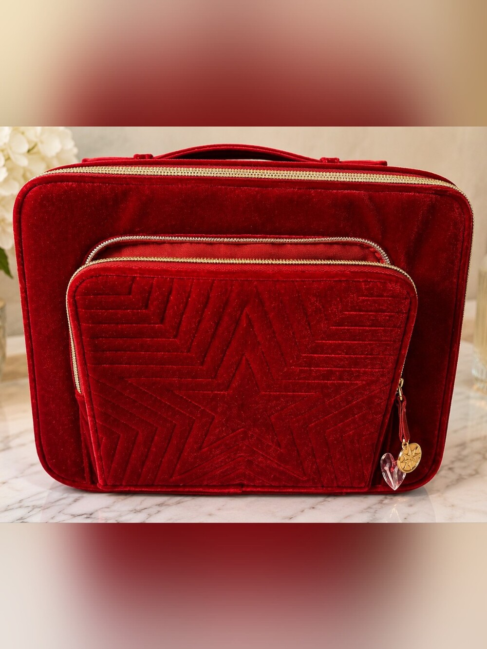 ❤️ Estée Lauder Red Velvet Makeup/Travel Bag – New Without Tags - Picture 3 of 3